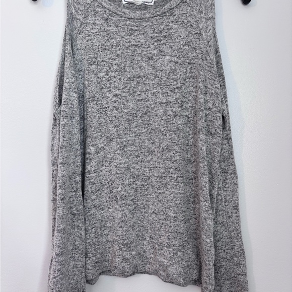 Hippie Rose Gray Cold Shoulder Knit Sweater size small - Picture 1 of 7